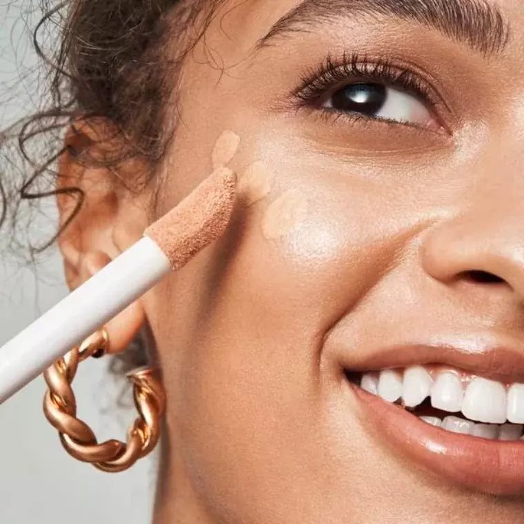 E.L.F Halo Glow Liquid Filter Highlighter - 3 Light/Medium (31.5ml)