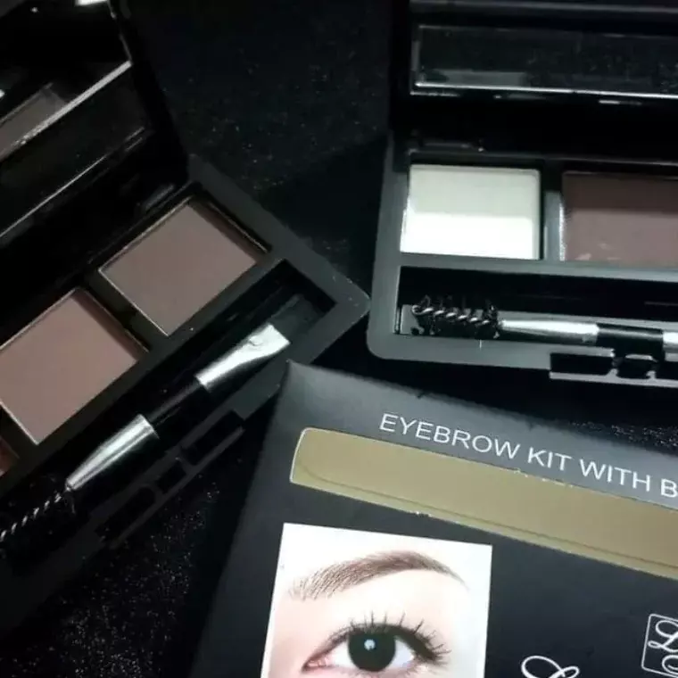 La Femme Eyebrow Kit With Brush -LF 02 (4.5gm)