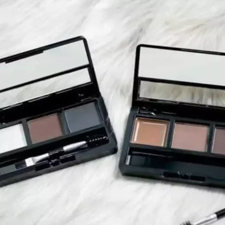La Femme Eyebrow Kit With Brush -LF 02 (4.5gm)